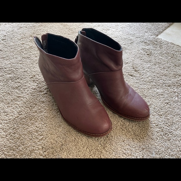 TOMS women’s red/brown booties size: 7 - Picture 2 of 4